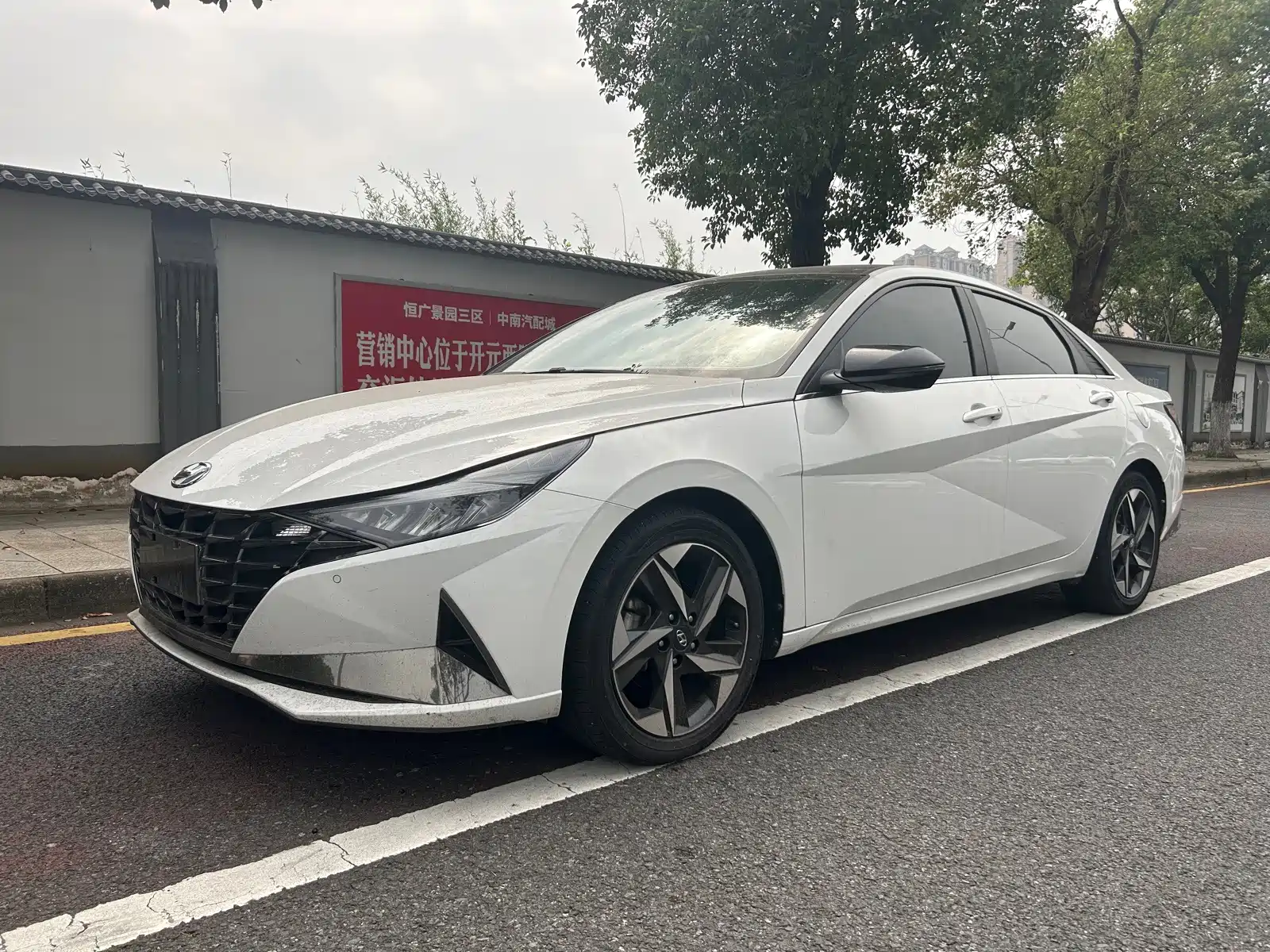 Фото 1 - Hyundai Elantra