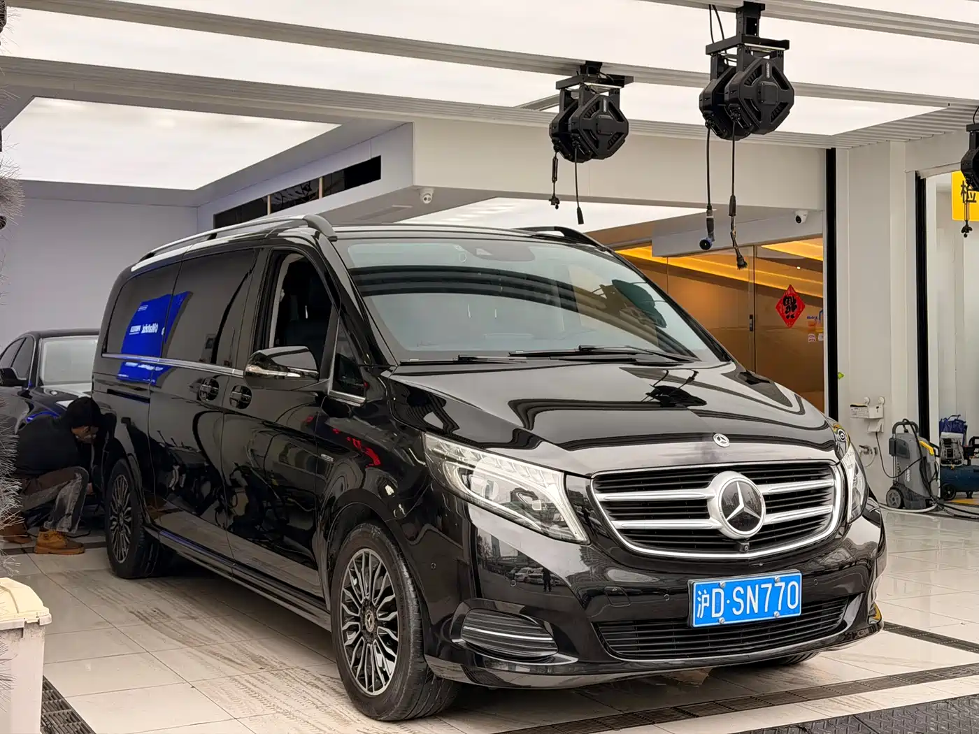 Mercedes-Benz V-Class 2018 V 260 L Premium Long Wheelbase Edition China VI фото 3
