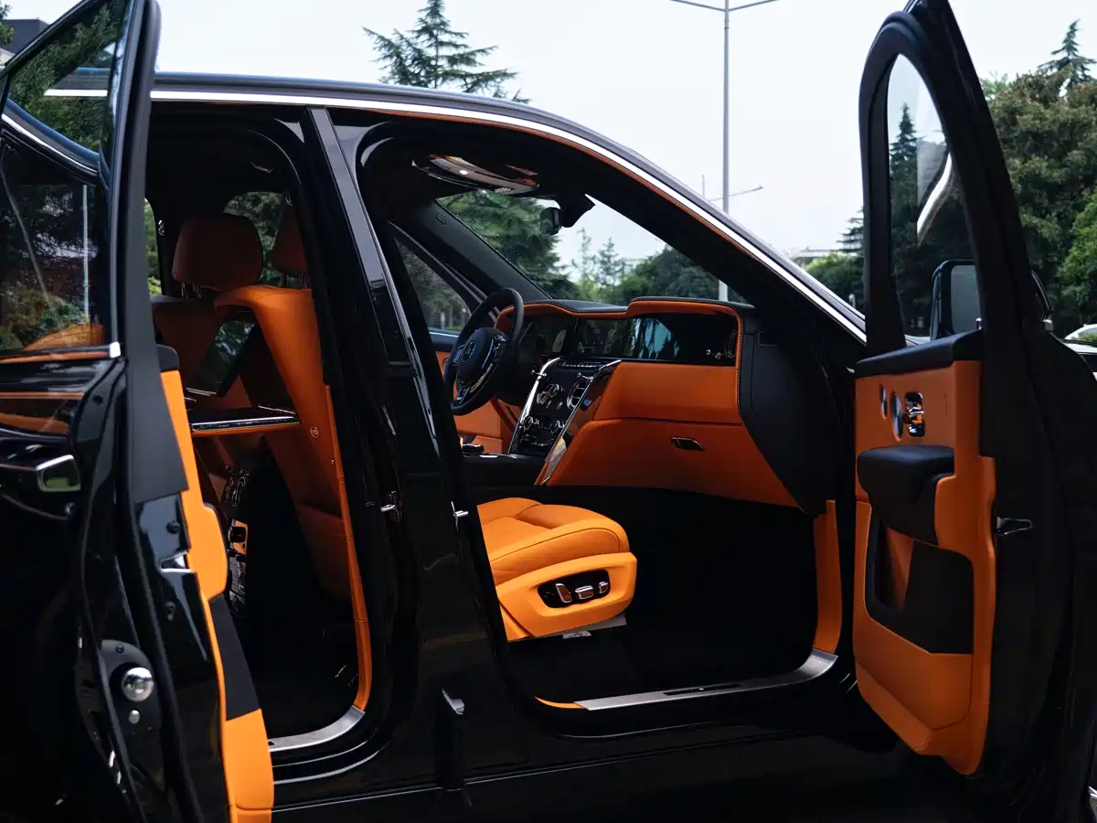 Rolls-Royce Cullinan 2026 2024 4-Seater