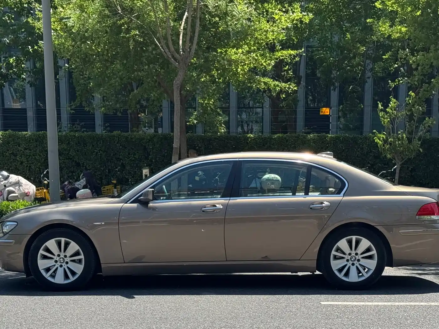 BMW 7 Series 2005 Model 740Li фото 3