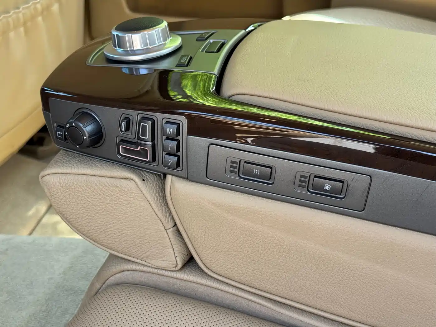 BMW 7 Series 2005 Model 740Li фото 19