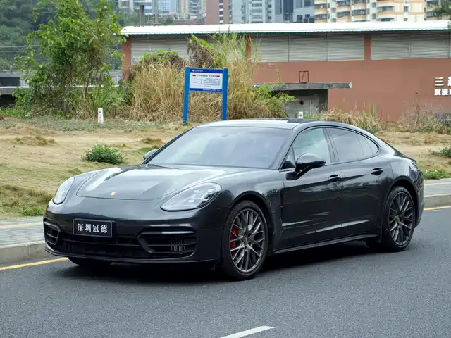 PORSCHE PANAMERA