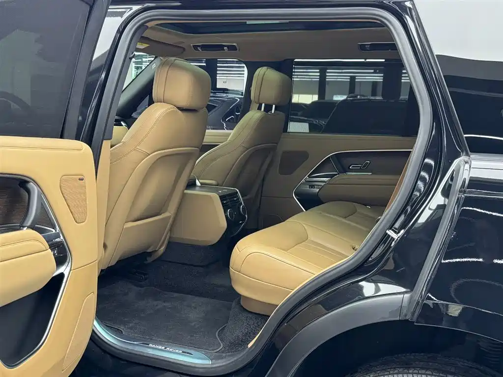 Land Rover Range Rover 2025 3.0 L6 400PS Flourishing Era Extended Wheelbase фото 7