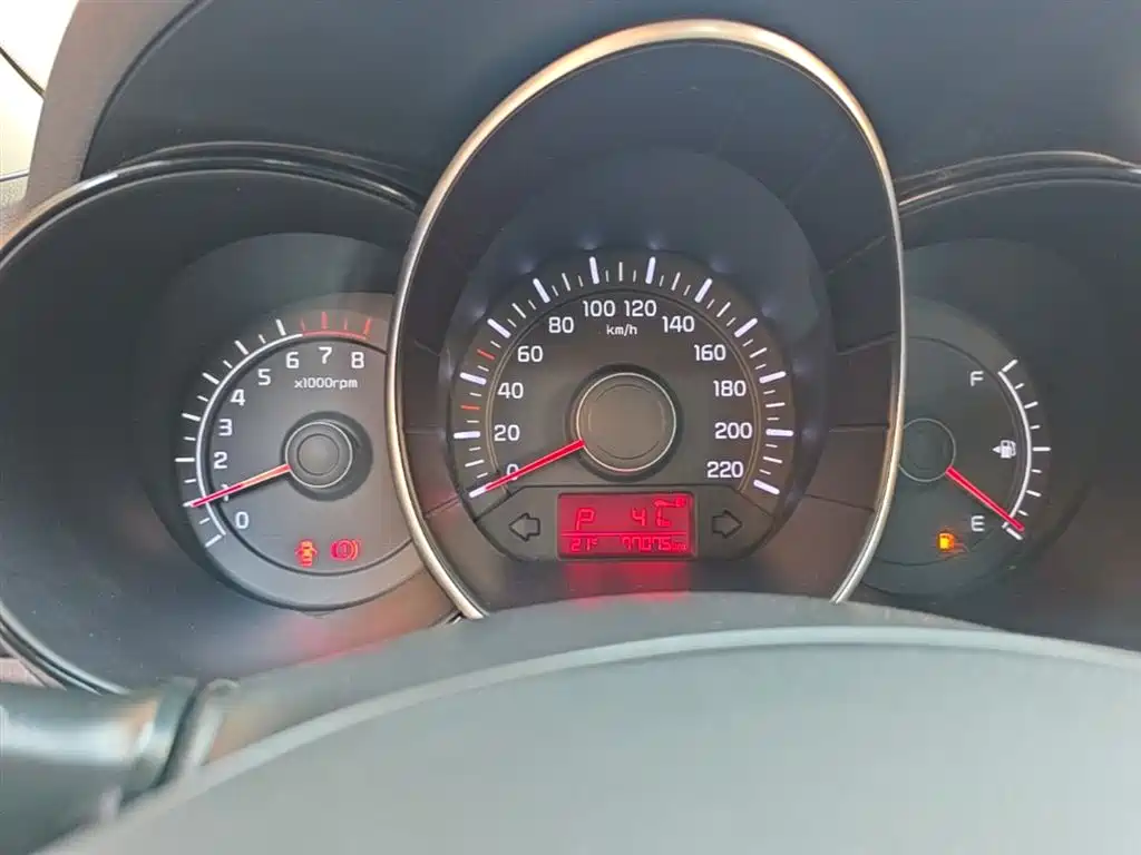 Kia K2 2015 Hatchback 1.4L AT GLS Cool Edition фото 12