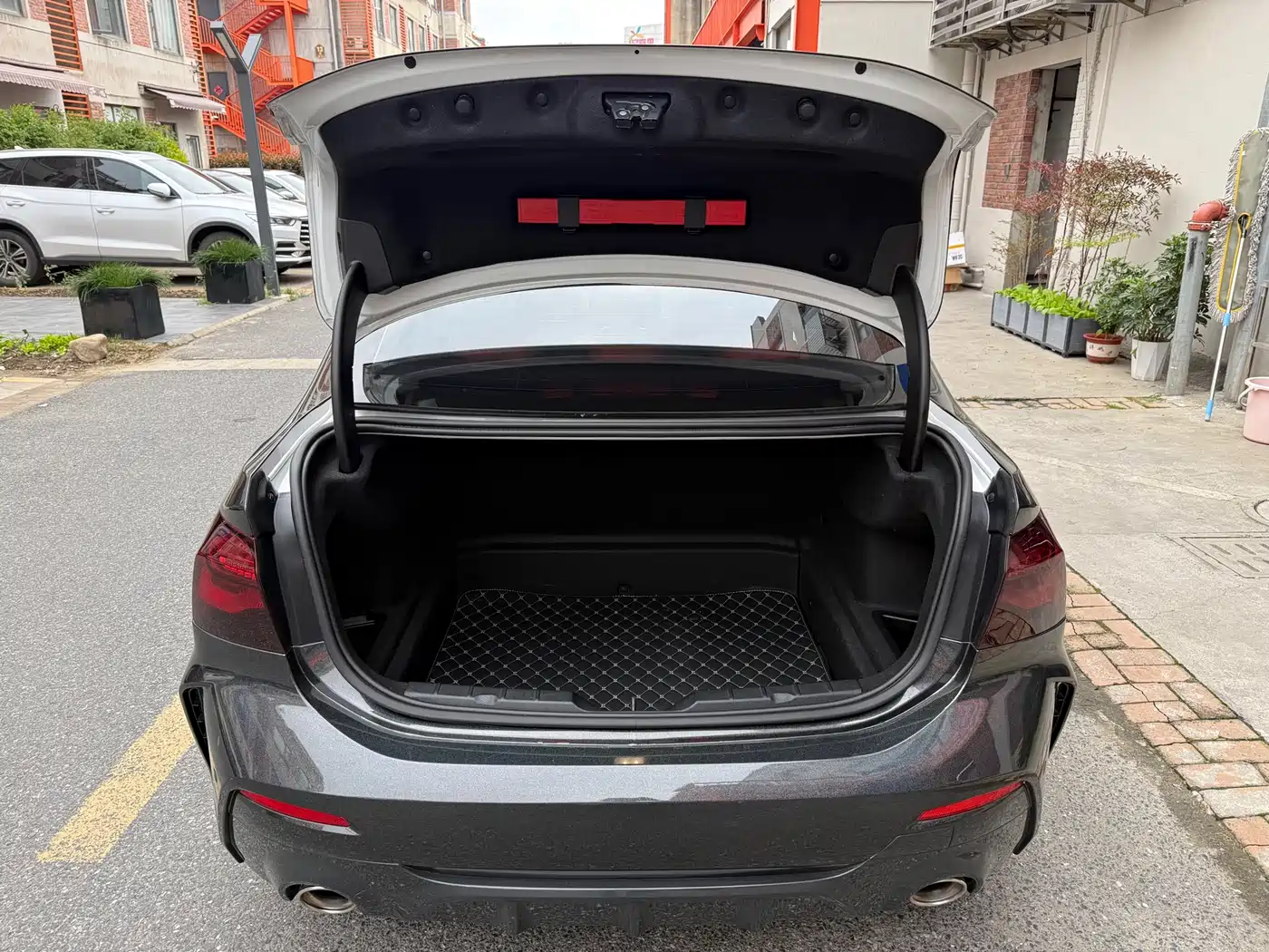 BMW 1 Series 2023 120i M Sport Shadow Edition фото 14