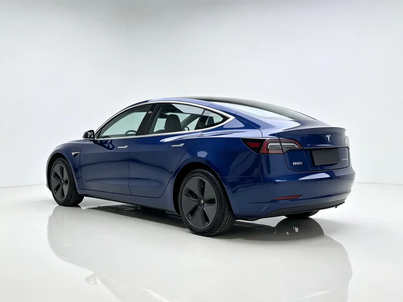 Фото 6 - Tesla Model 3