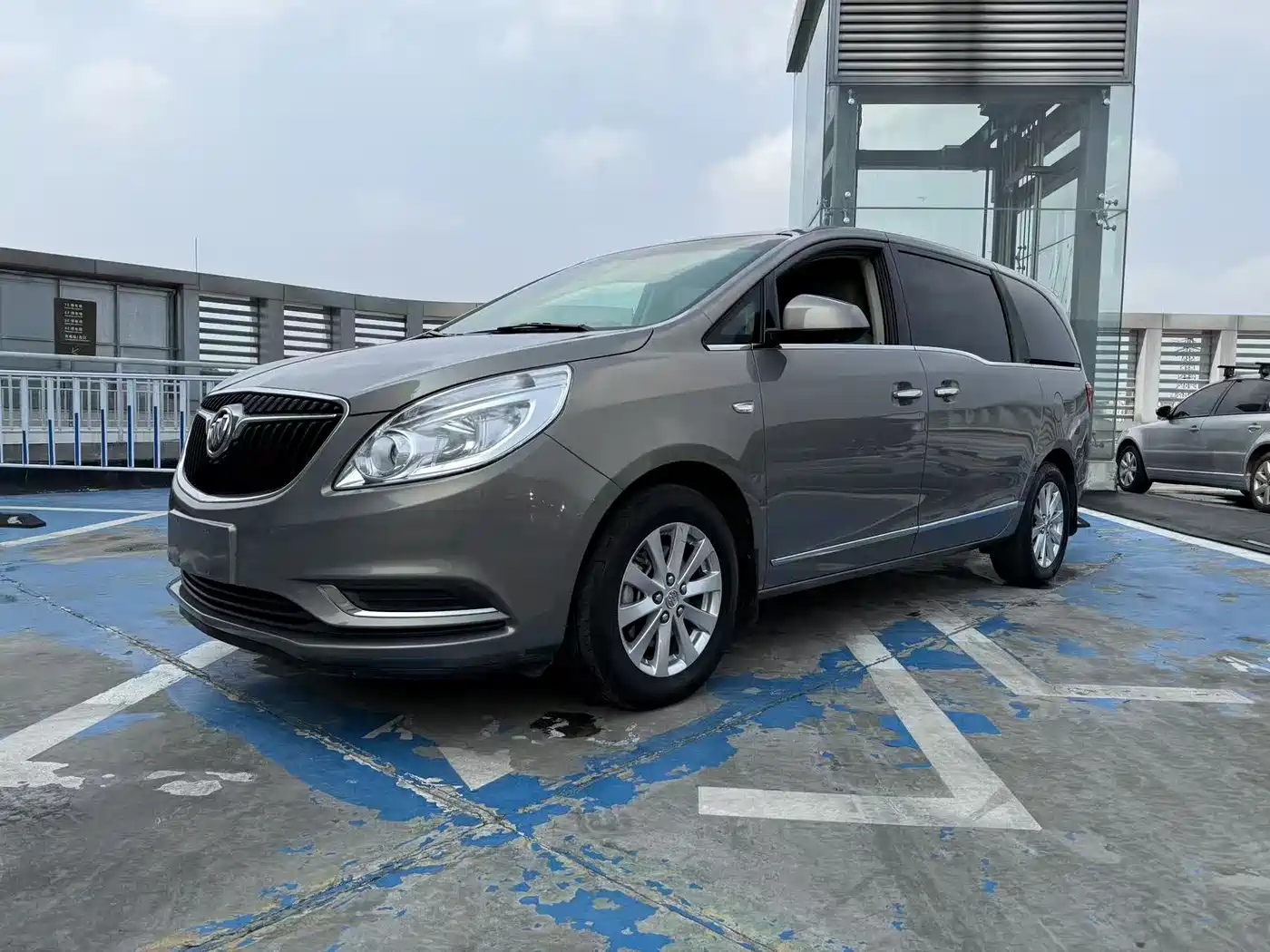 Buick GL8 2018 28T Luxury Model China VI фото 2