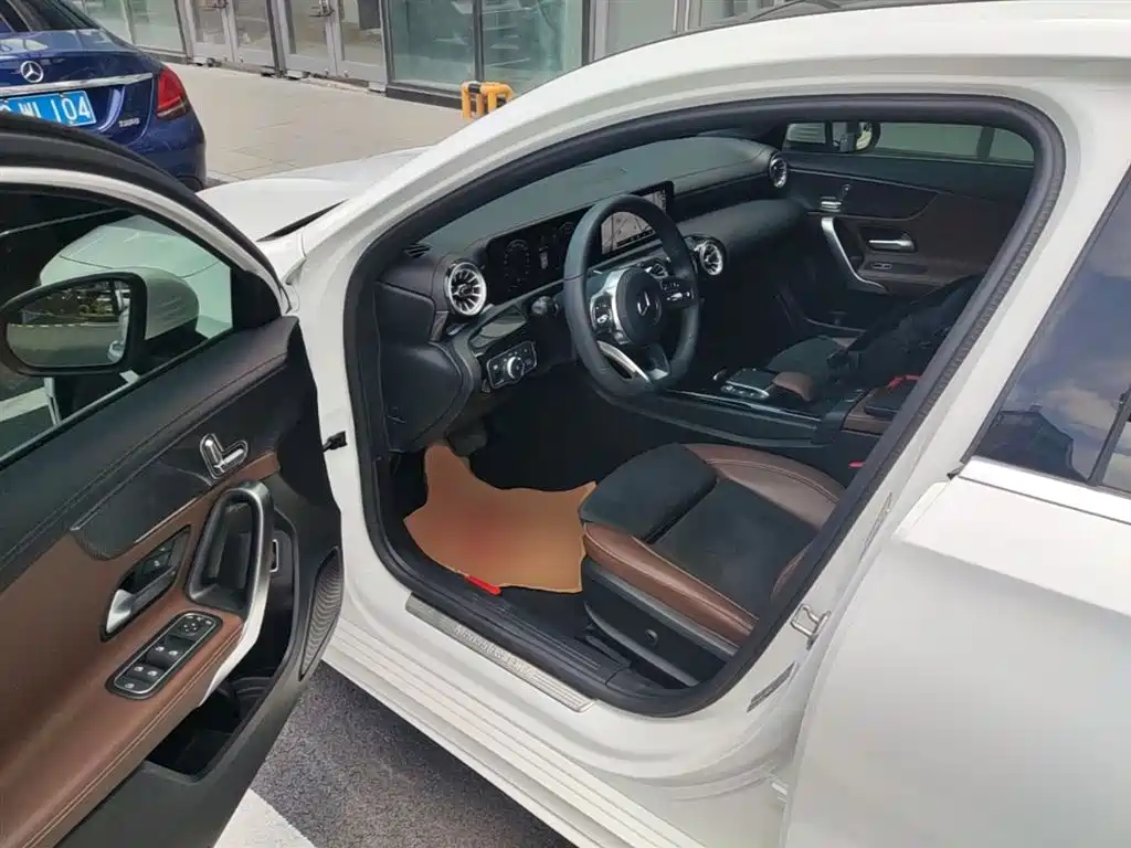 Mercedes-Benz A-Class 2022 Facelift III A 200 L Sport Sedan Fashion фото 16