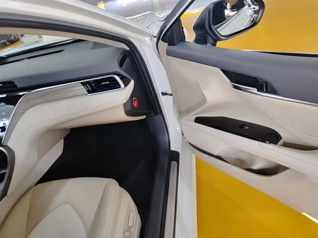 Toyota Camry 2018 Hybrid 2.5HG Luxury Edition фото 11