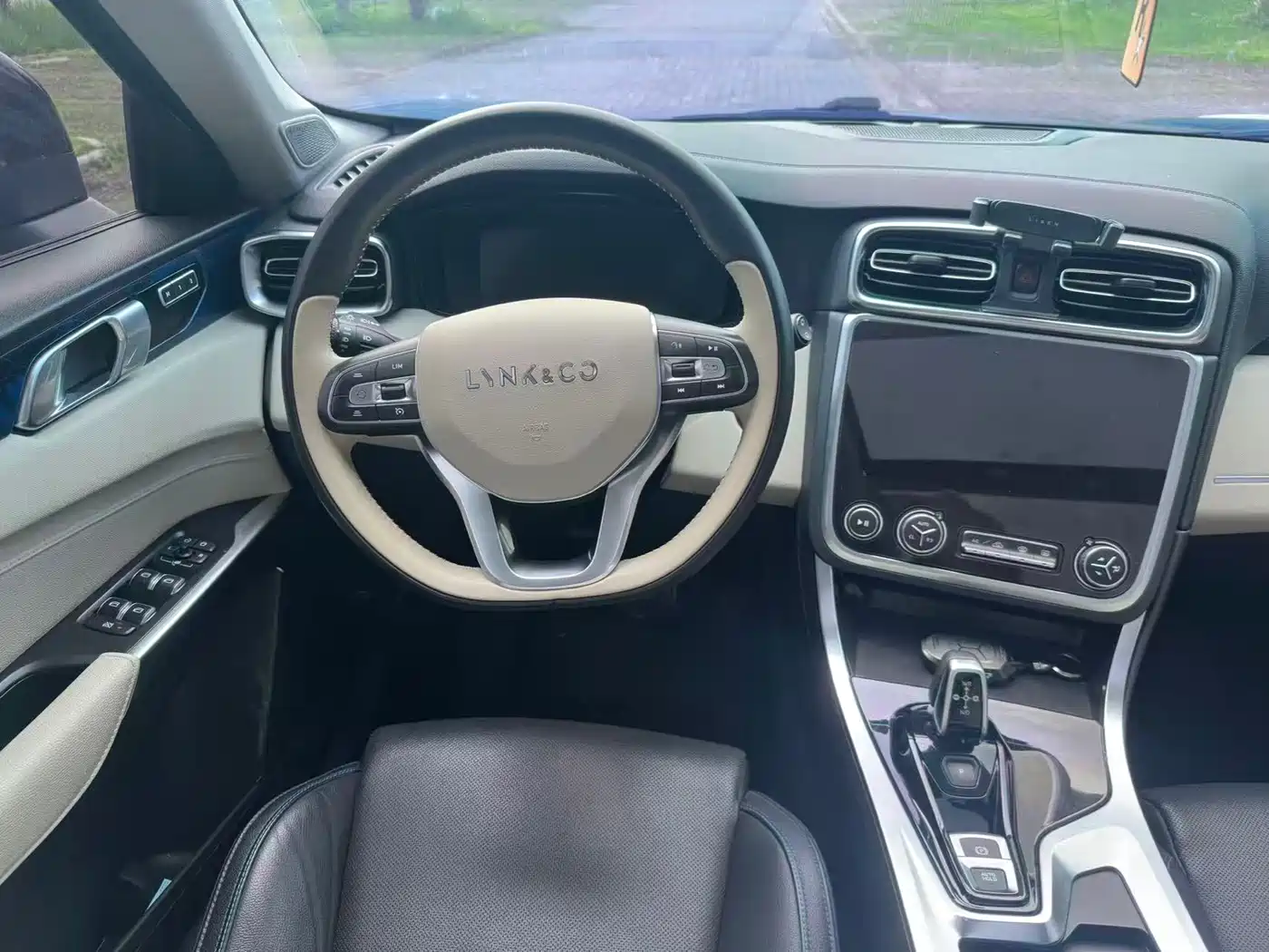 Lynk & Co 01 2019 2.0T 2WD Pro Edition China V фото 7