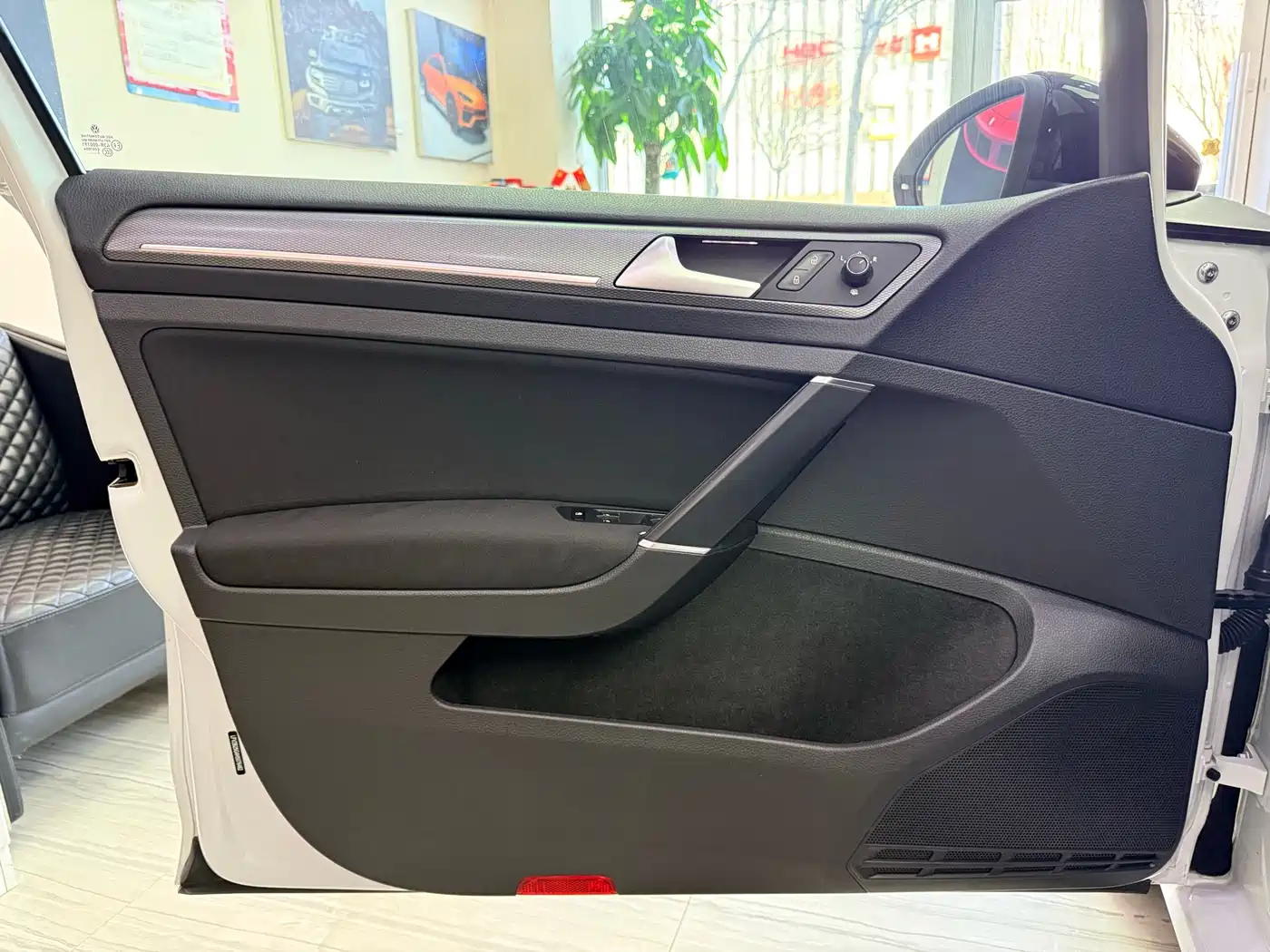 Volkswagen Golf 2017 230TSI Auto Comfort Millionth Anniversary Edition фото 14