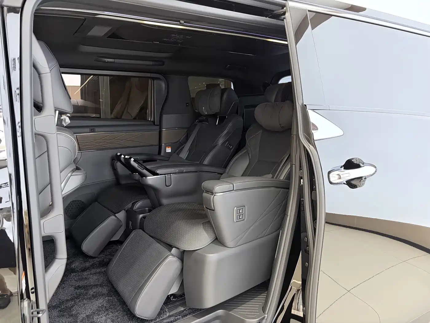 Toyota Vellfire 2025 2024 Crown Hybrid 2.5L Executive Premium Edition