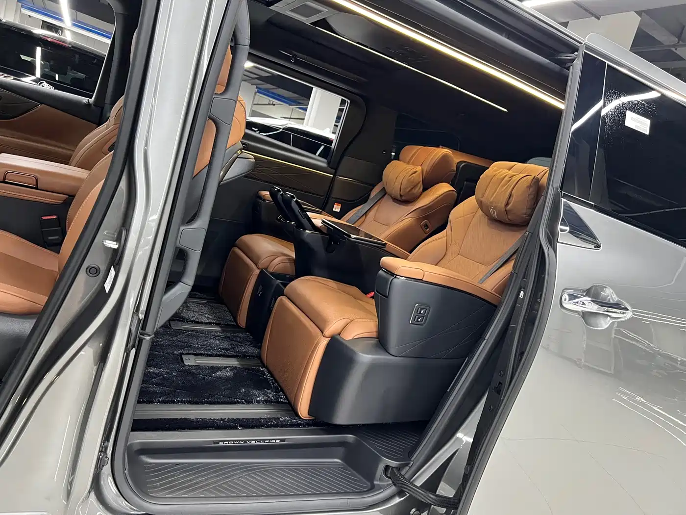Toyota Vellfire 2026 2024 Crown Hybrid 2.5L Executive Premium Edition