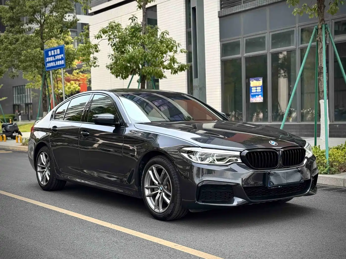 BMW 5 Series (Import) 2020 Model 525i M Sport Package фото 3