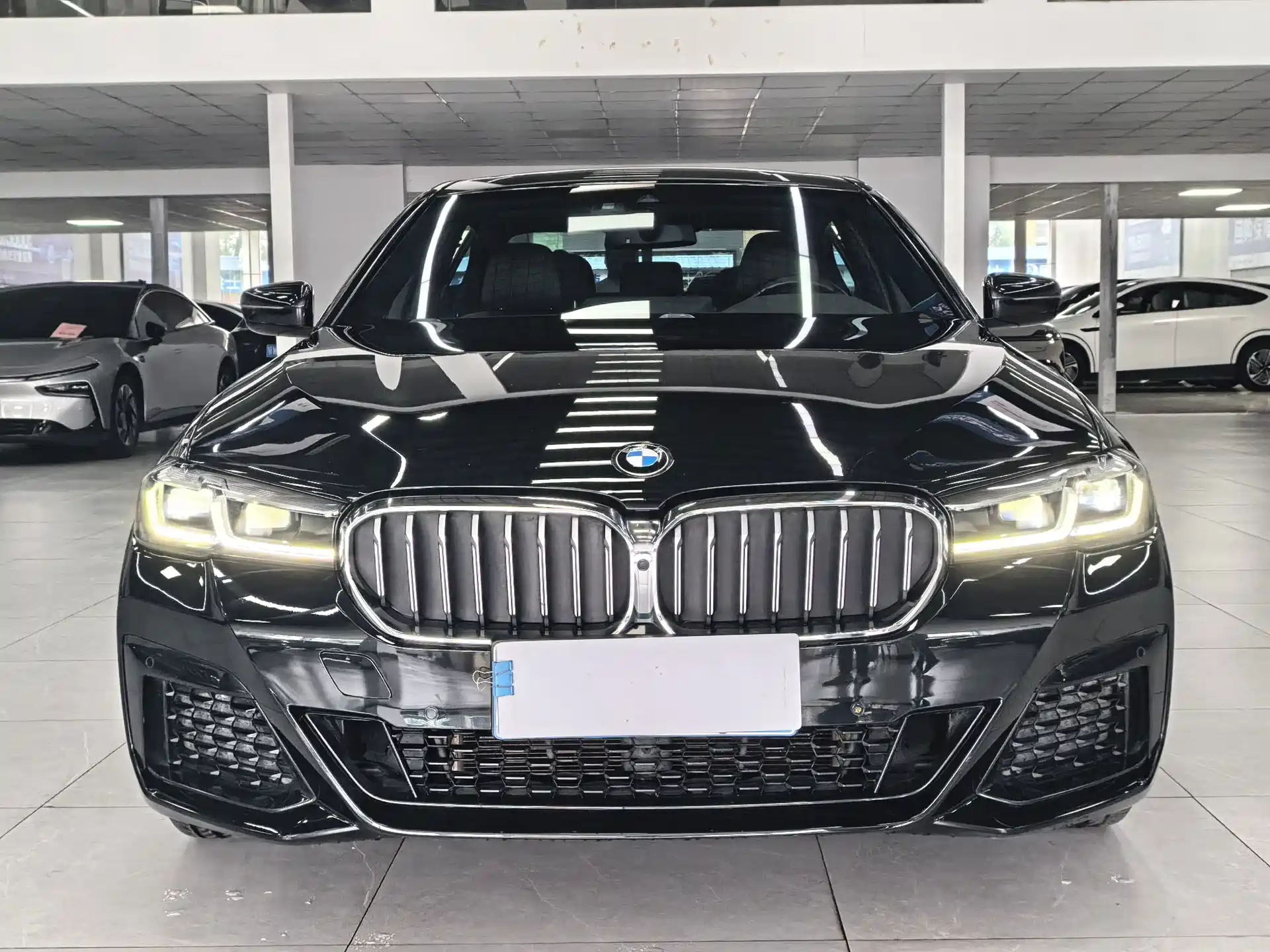 Photo 2 - BMW 5 Series