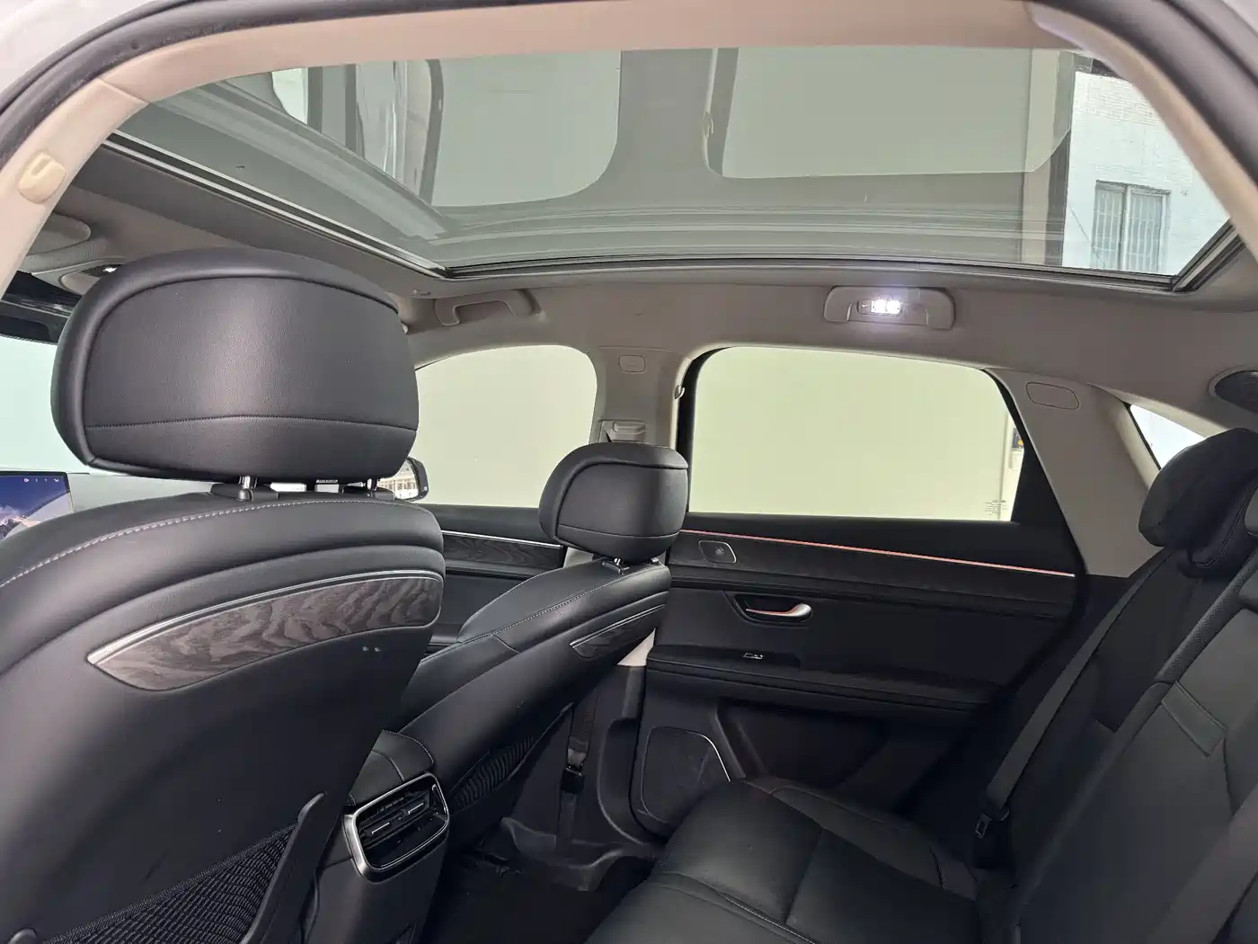 AITO Wenjie AITO M5 2022 Extended Range AWD Performance Edition фото 13
