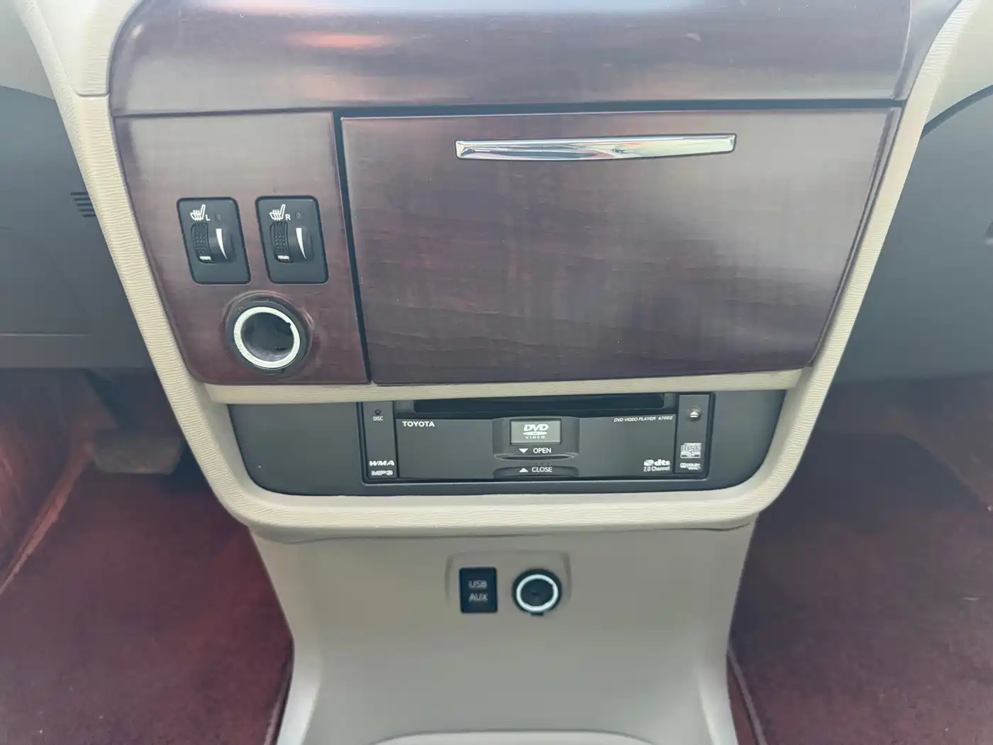Toyota Sienna 2011 2011 3.5L 4WD Automatic