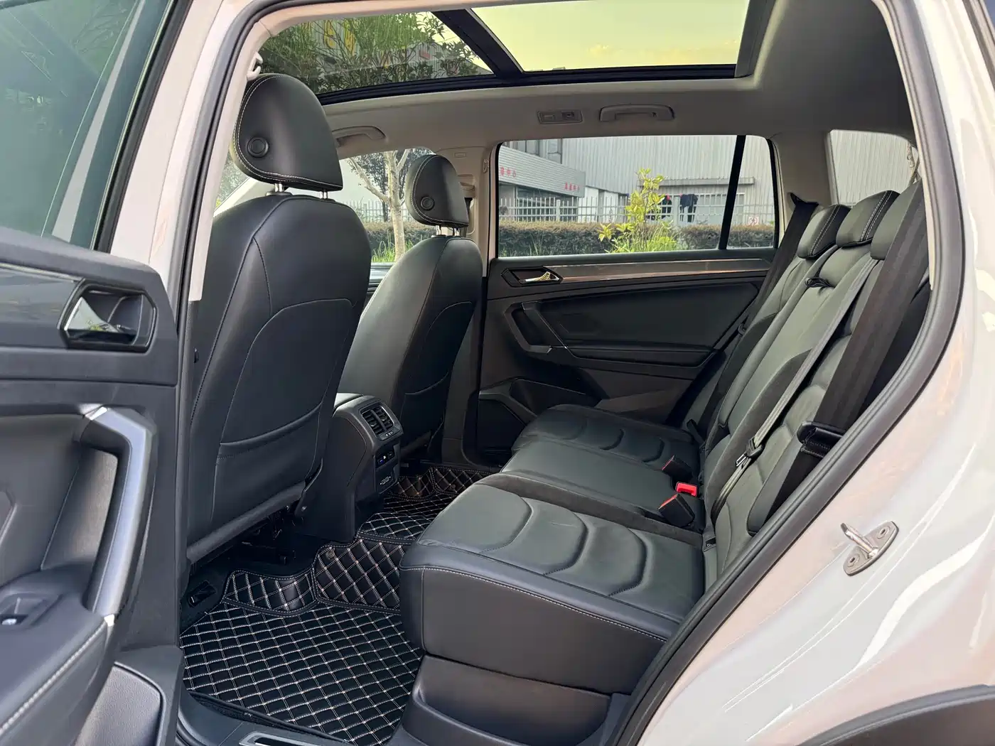 Volkswagen Tiguan L 2021 330TSI Automatic 2WD R-Line Premium фото 5