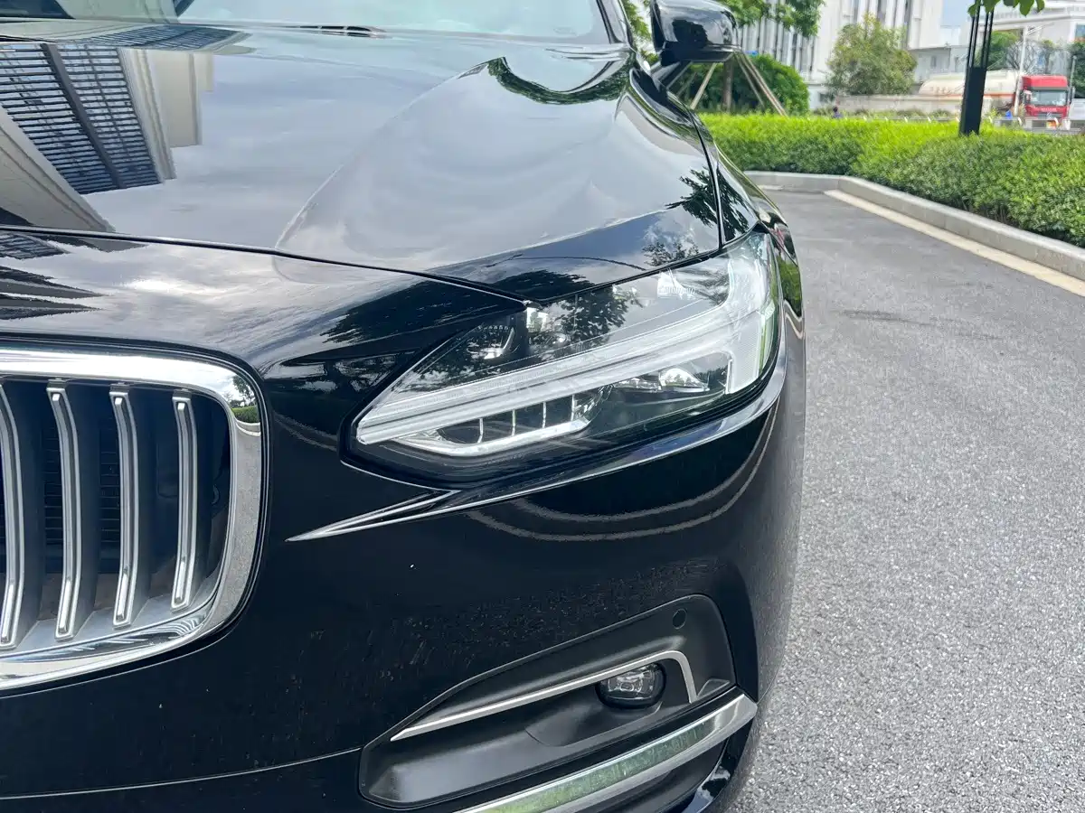 Фото 8 - Volvo S90