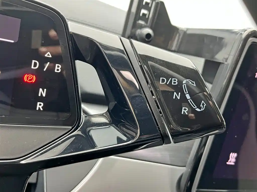 VOLKSWAGEN ID.6 CROZZ