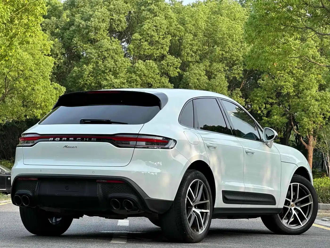 PORSCHE MACAN