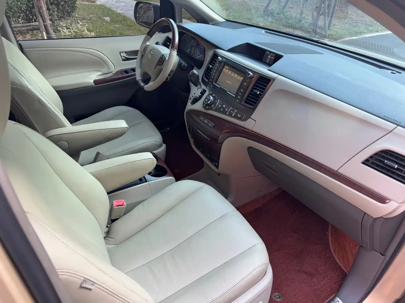 Toyota Sienna 2011 2011 3.5L 4WD Automatic