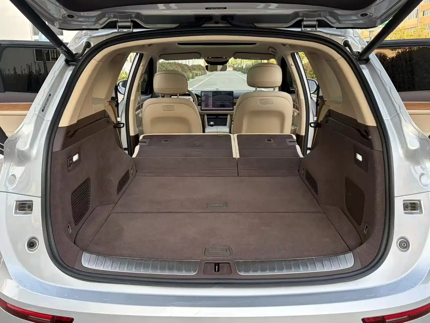 AITO Wenjie AITO M7 2024 1.5T Smart AWD Max Edition 5-Seater фото 9