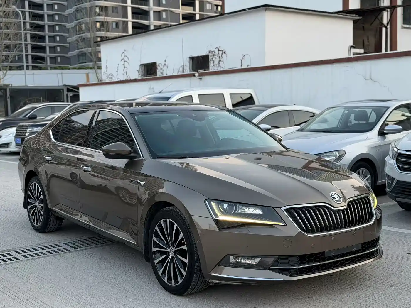 Škoda Superb 2018 TSI330 DSG Luxury Edition China V фото 3
