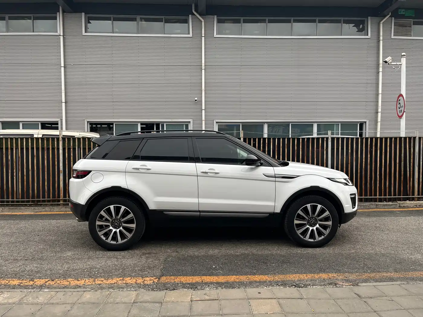 Land Rover Range Rover Evoque 2018 240PS SE Smart Edition фото 3