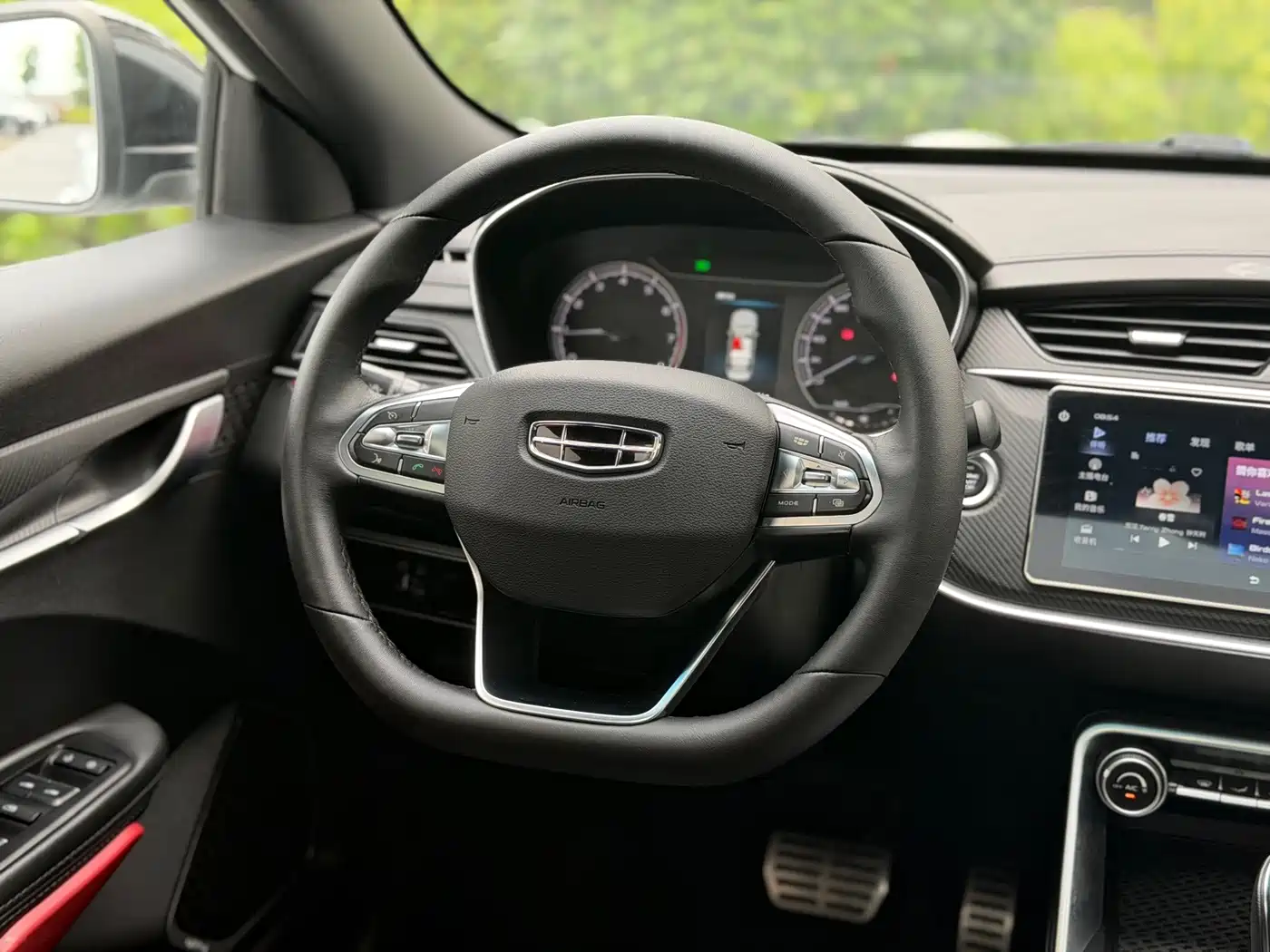 Фото 8 - Geely Binrui