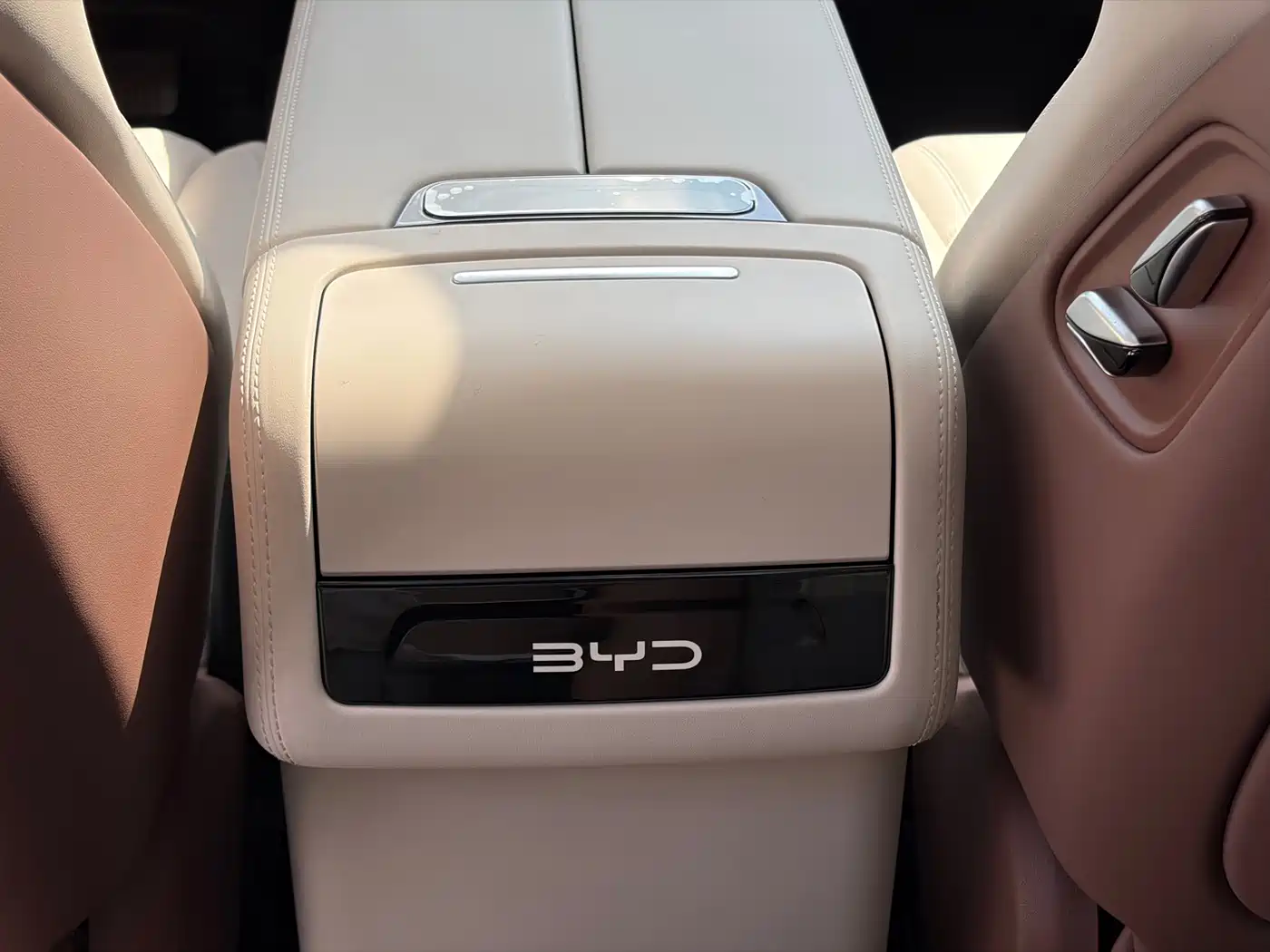 BYD Xia 2025 2025 DM-i 1.5T 180km Surpass Edition