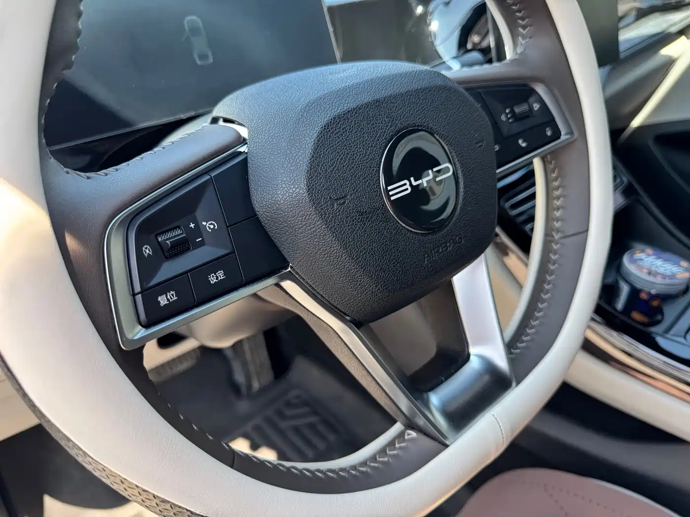 BYD Qin PLUS 2024 Glory Edition DM-i 55KM Leading фото 11
