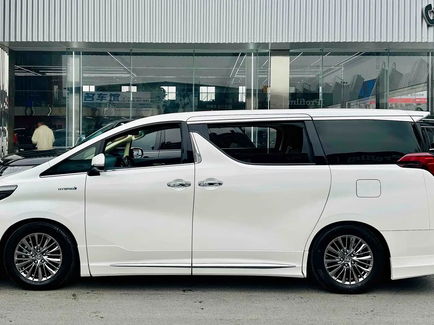 Toyota Alphard 2019 Hybrid 2.5L Premium Edition фото 3