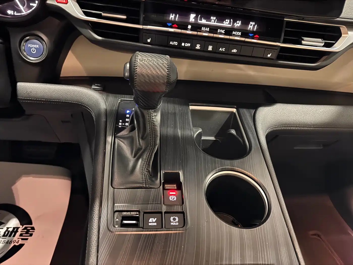 Toyota Granvia 2023 2.5L Hybrid Prestige PLUS Edition фото 11