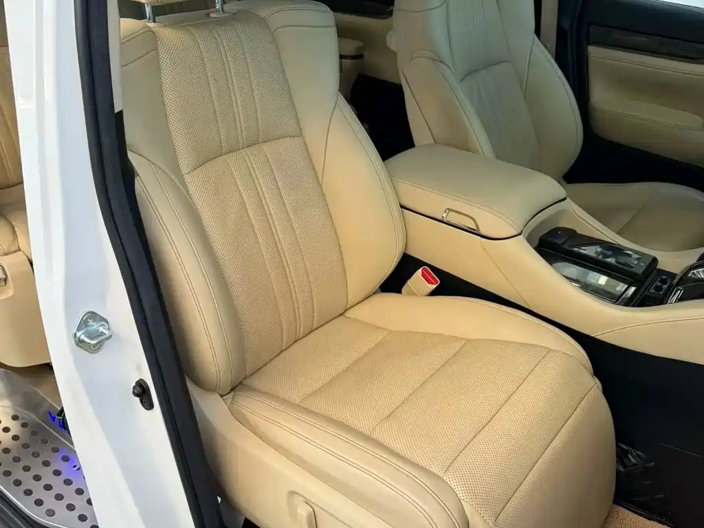 Фото 6 - Toyota Vellfire