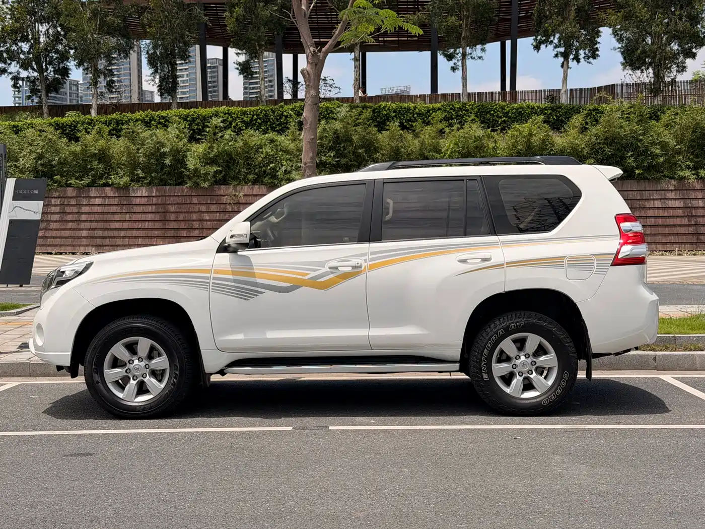 Toyota Prado 2014 4.0L Automatic TX-L NAVI фото 3