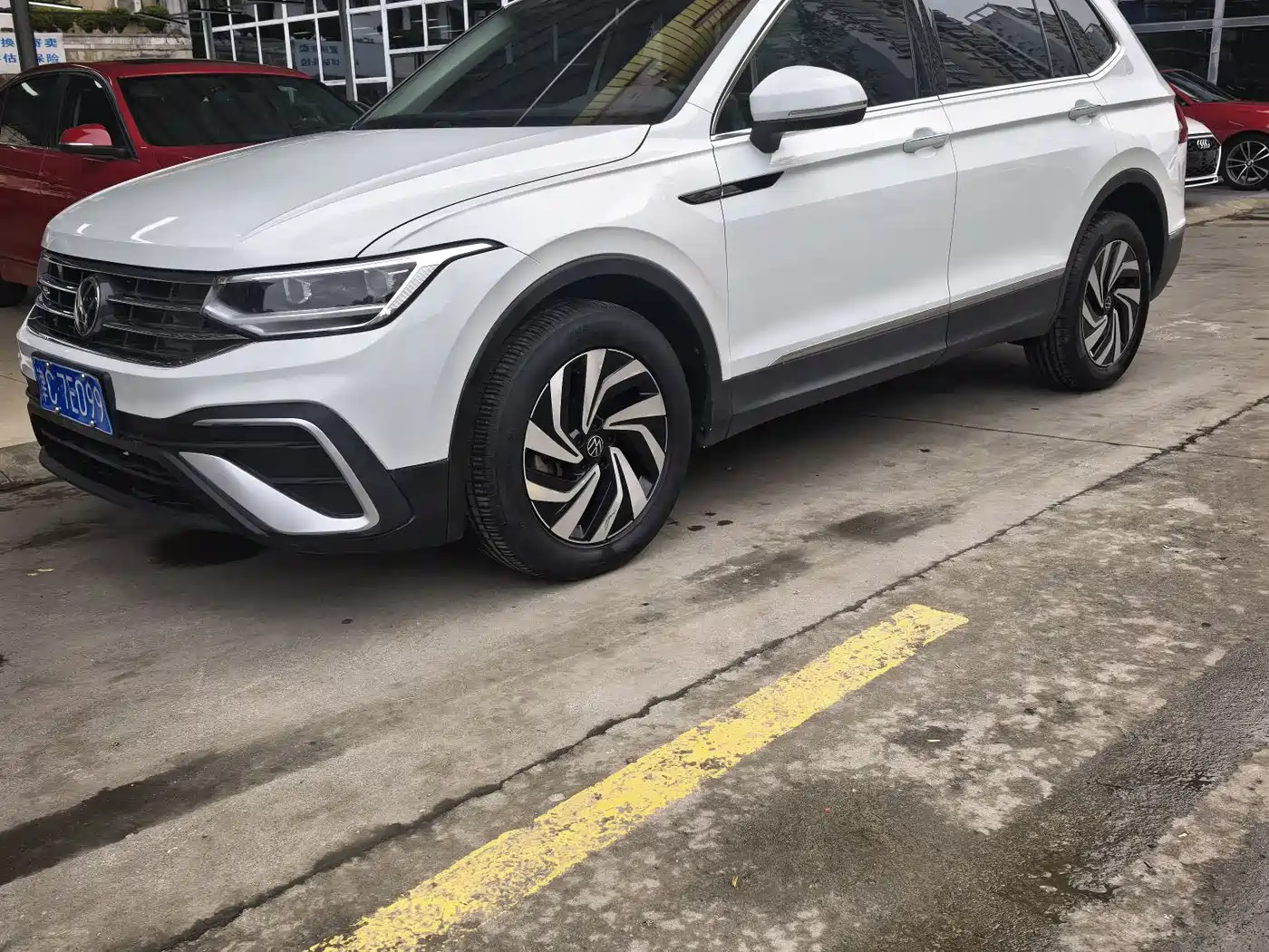 Volkswagen Tiguan L 2023 300TSI Automatic 2WD Smart Enjoyment Edition фото 3