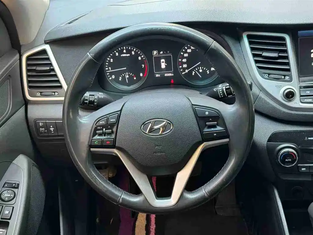 Hyundai Tucson 2015 1.6T Dual Clutch 2WD Smart фото 6