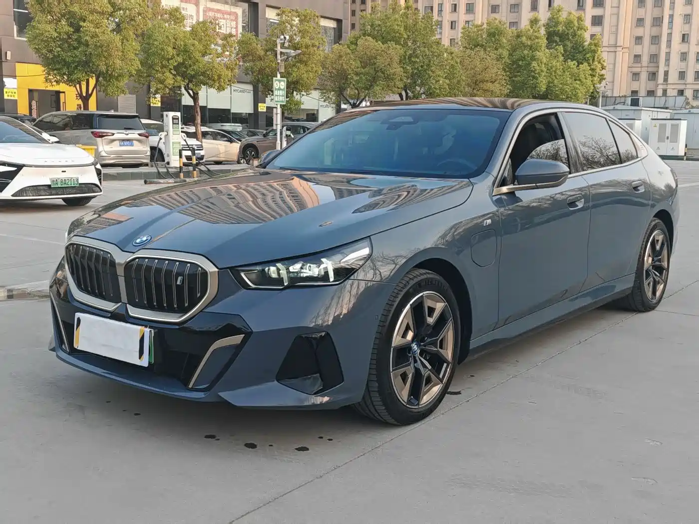 BMW I5