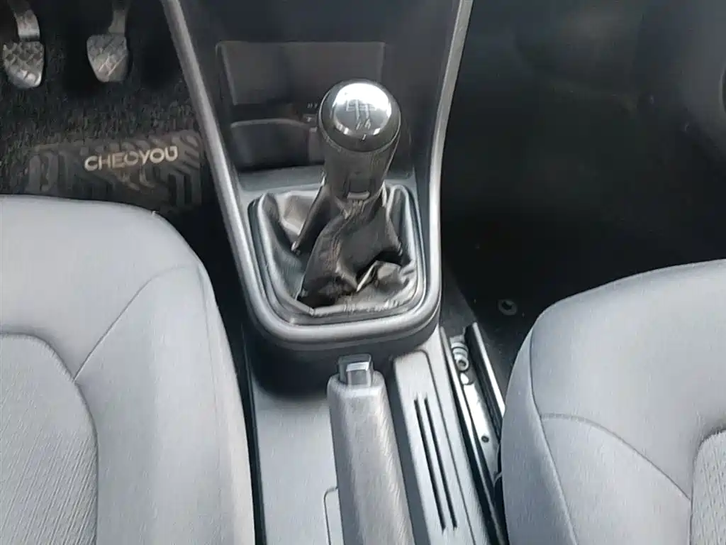 Volkswagen Santana 2015 1.4L Manual Trend Edition фото 14