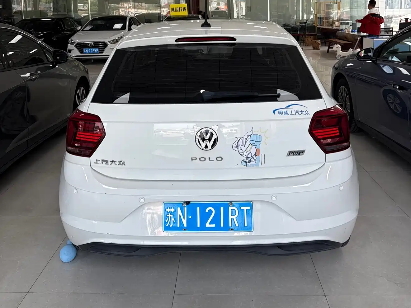 VOLKSWAGEN POLO