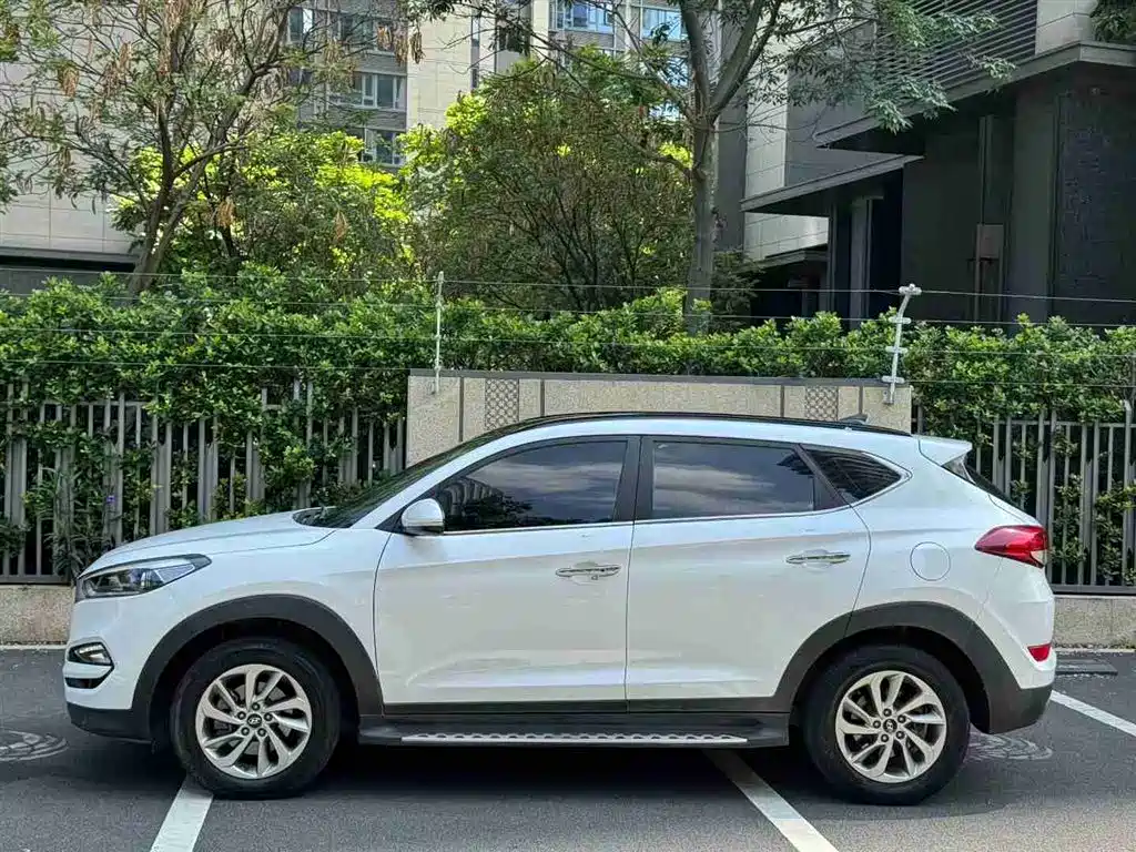 Hyundai Tucson 2015 1.6T Dual Clutch 2WD Smart фото 2