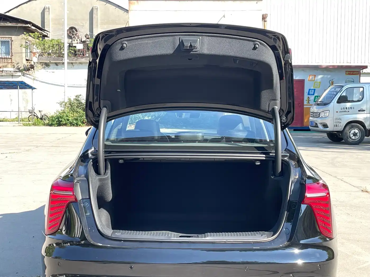 Hongqi H5 2024 1.5T DCT Smart Connect Flag Rhythm Edition фото 6