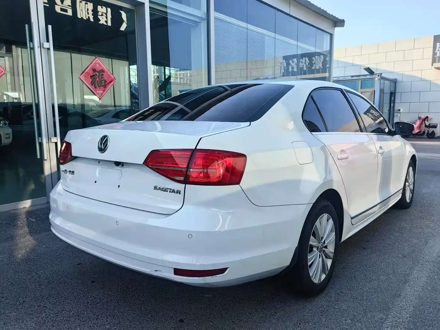 Volkswagen Sagitar 2015 1.6L Automatic Comfort фото 4
