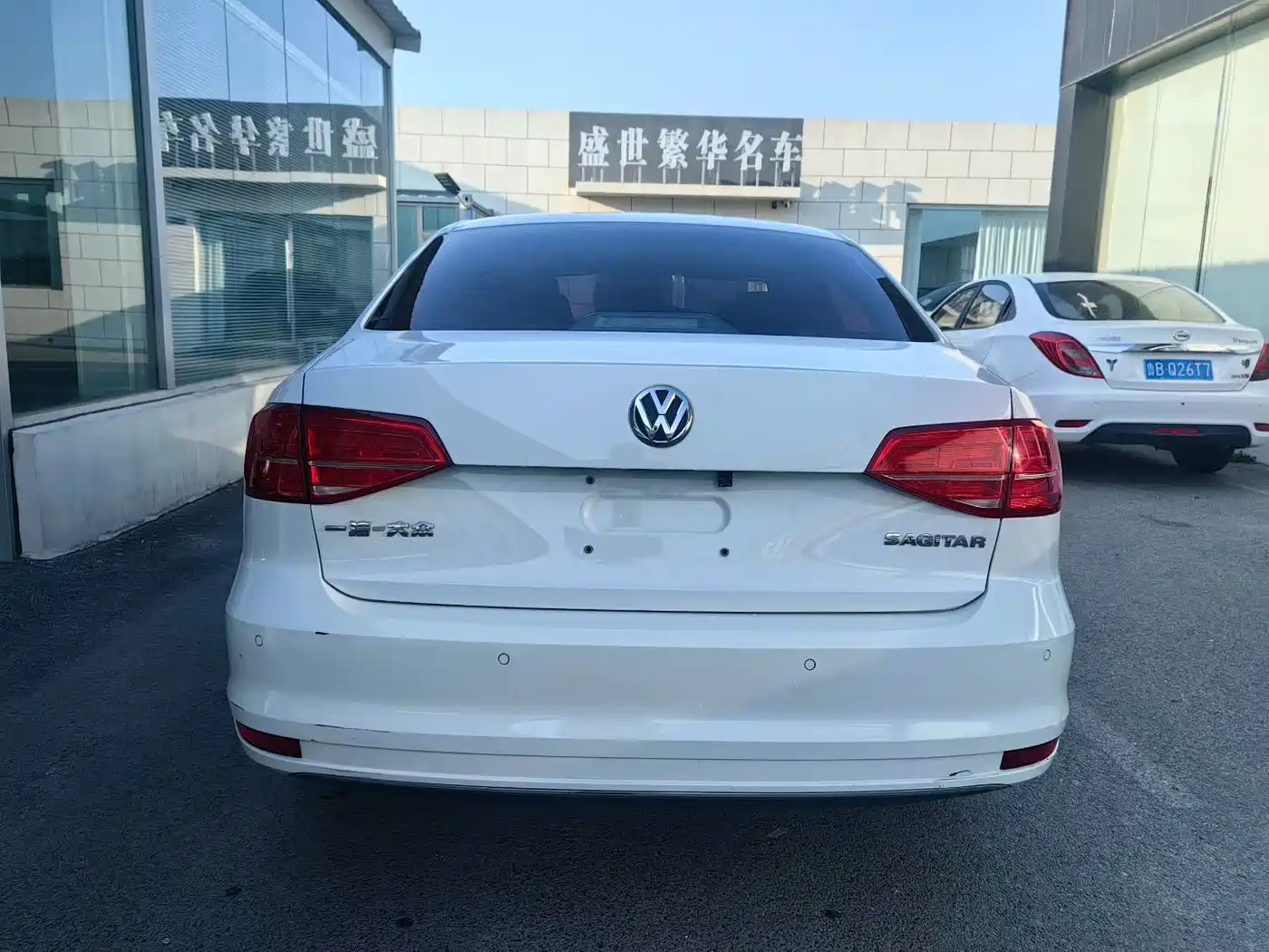 Volkswagen Sagitar 2015 1.6L Automatic Comfort фото 5