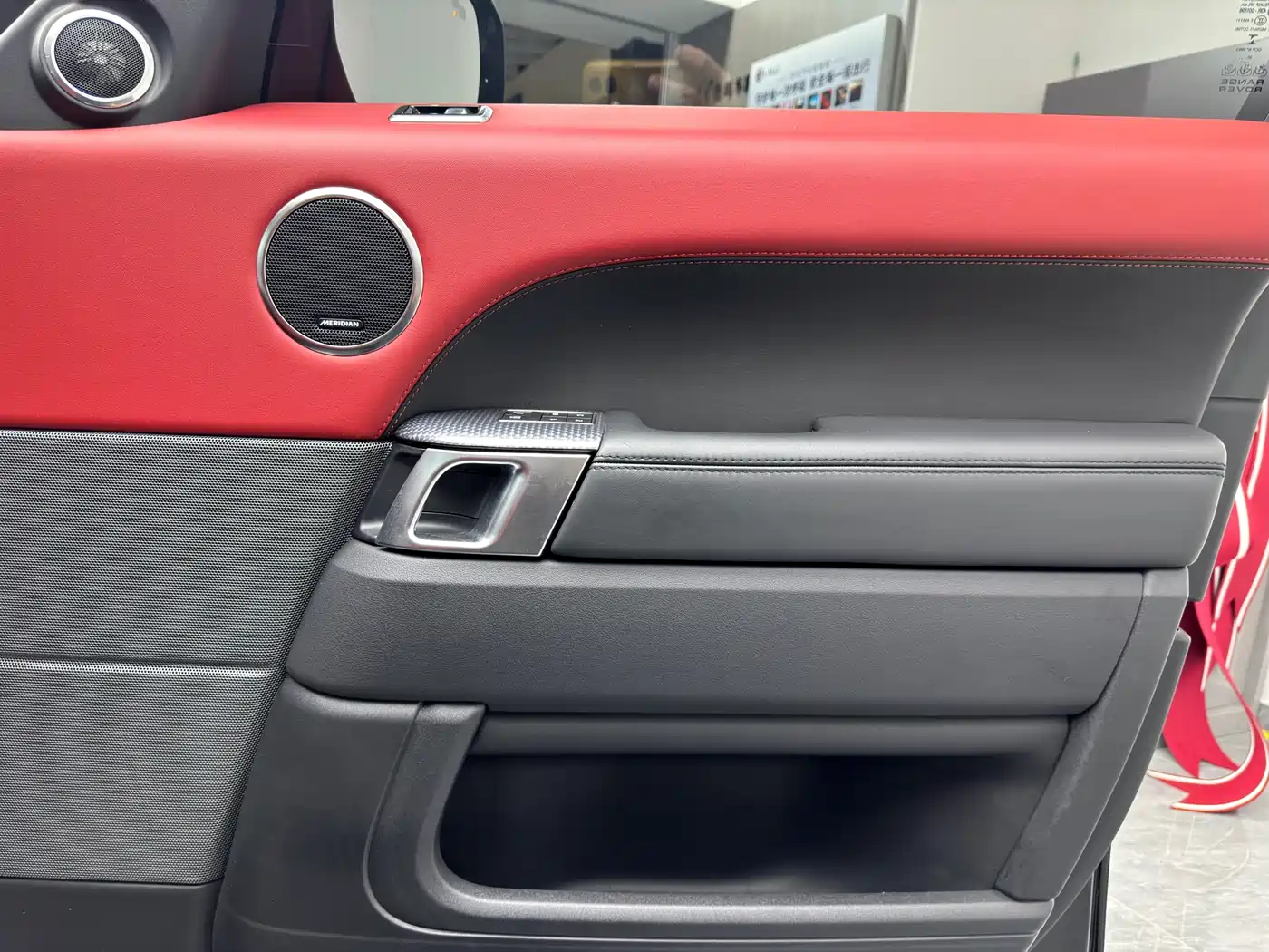 Land Rover Range Rover Sport 2021 3.0 L6 Gloss Black Edition фото 26