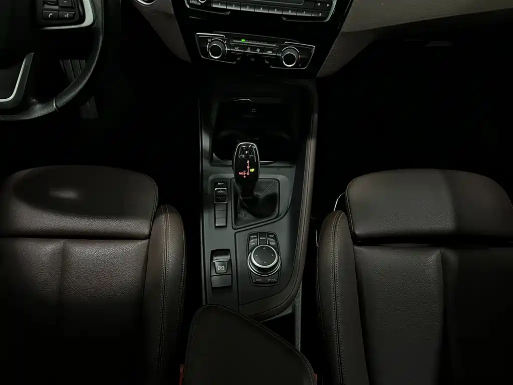 BMW X1 2022 sDrive20Li Fashion фото 16