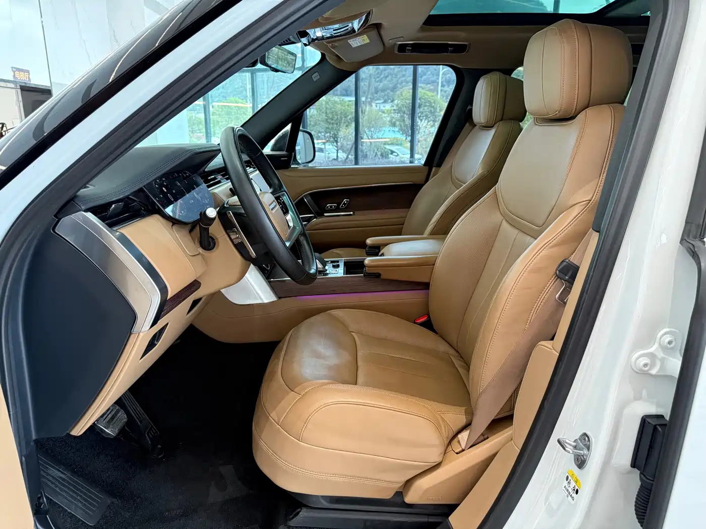Land Rover Range Rover 2023 3.0 L6 360PS Golden Age Edition фото 6