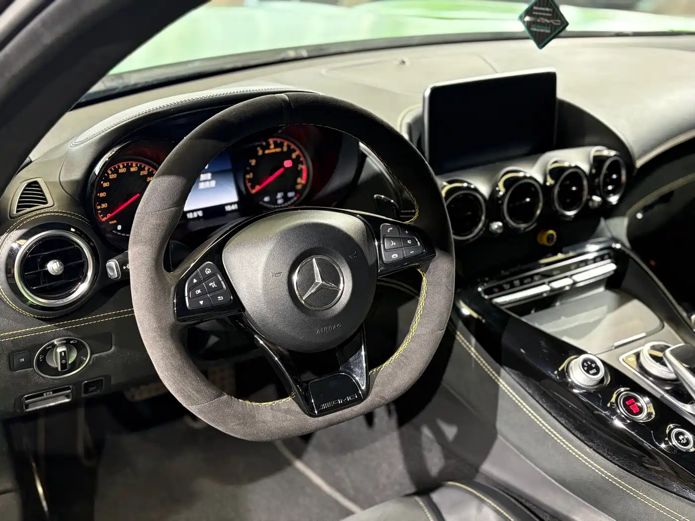 Mercedes-Benz AMG GT 2017 AMG GT R фото 12