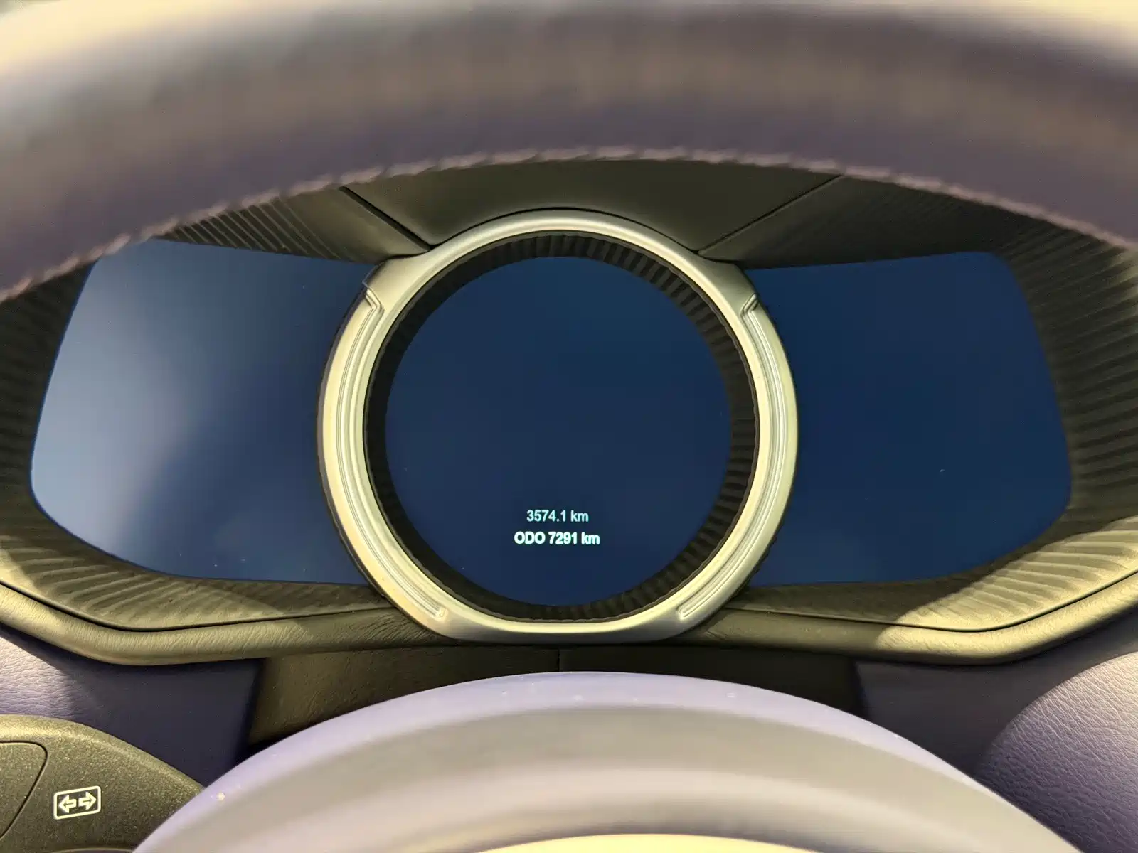 Фото 6 - Aston Martin DB11